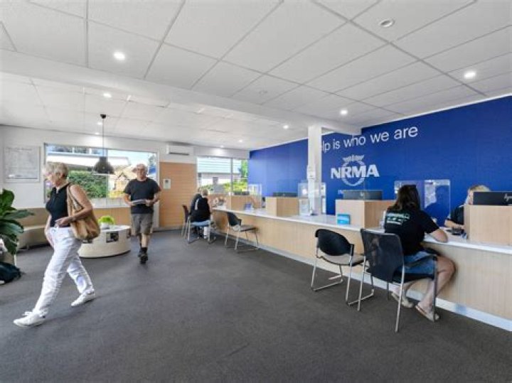 Does Bank work on Saturdays in Australia?