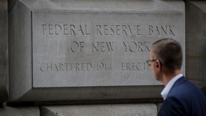 What is the rate of interest the Federal Reserve Bank charges member banks called?