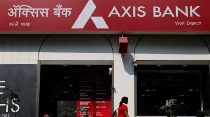 Which bank introduced first in India?