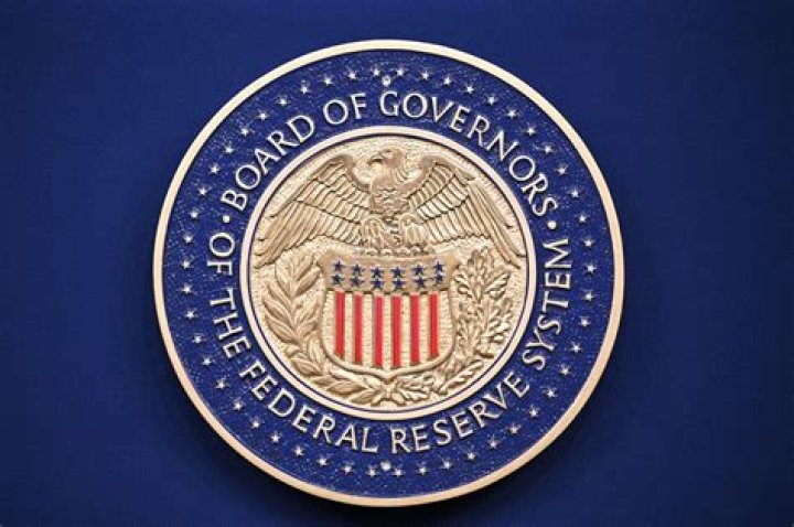 Who controls US Federal Reserve?